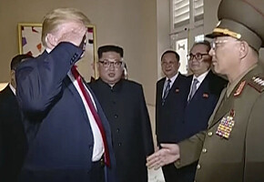 Trump får kritikk for denne hilsenen: - Upassende